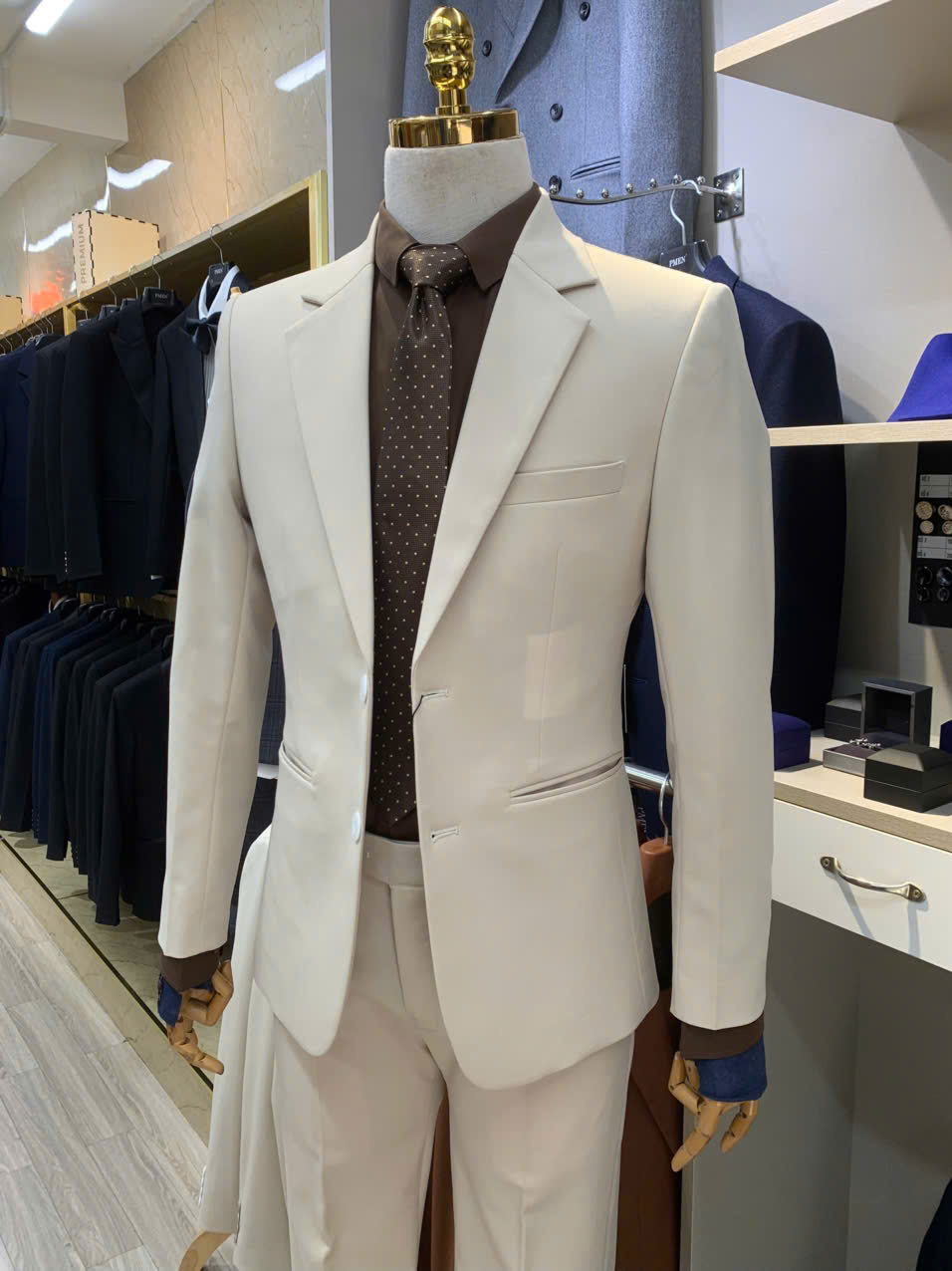 Cách phối vest kem với sơ mi và phụ kiện — 4