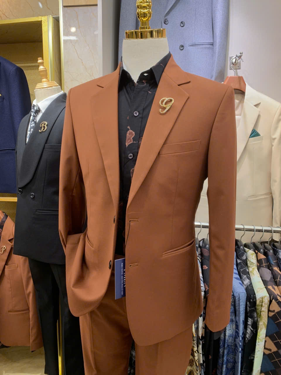 Cách phối sơ mi họa tiết với áo vest — 2