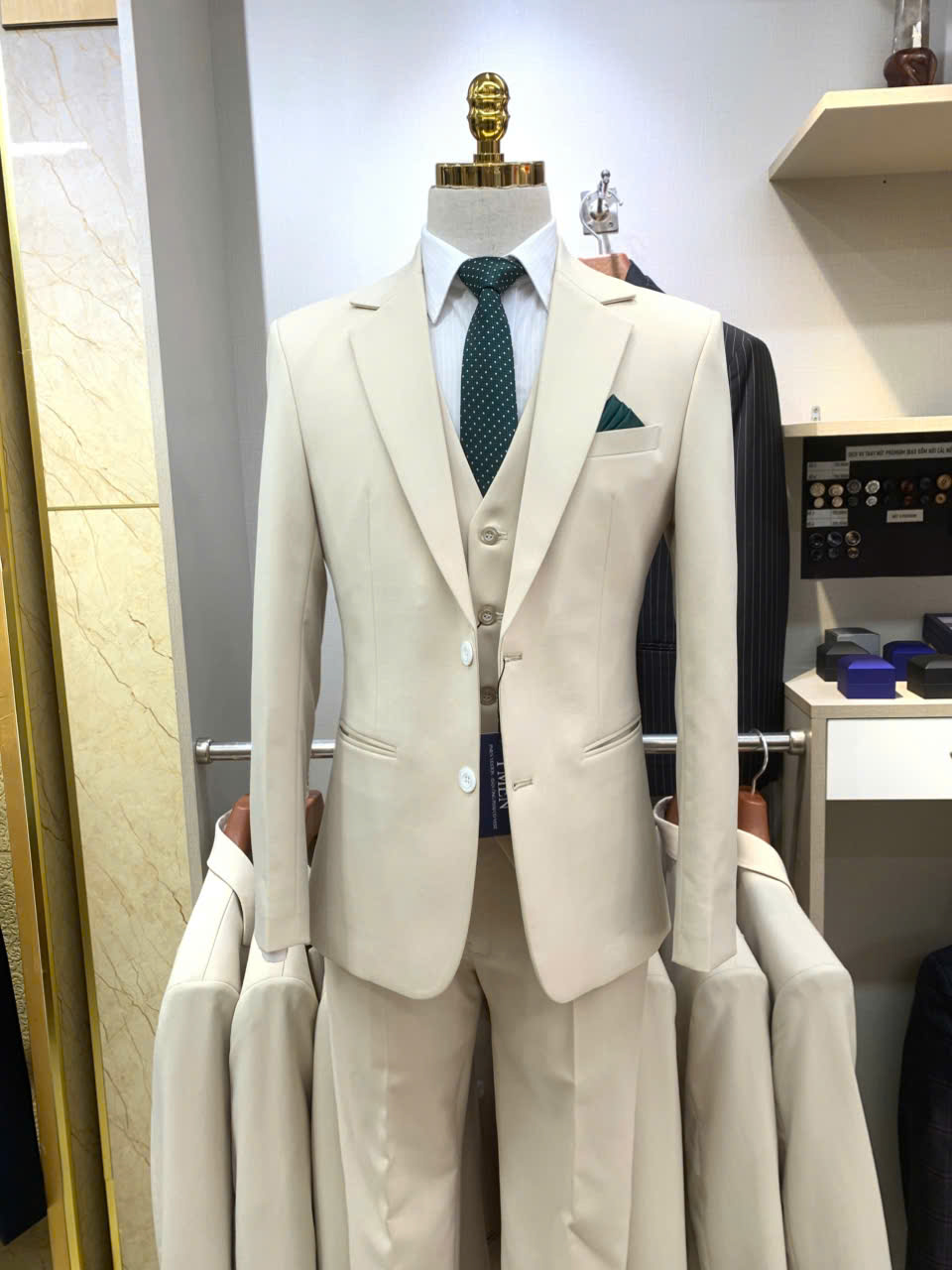Chuẩn bị vest đi làm trong mùa mưa — 2