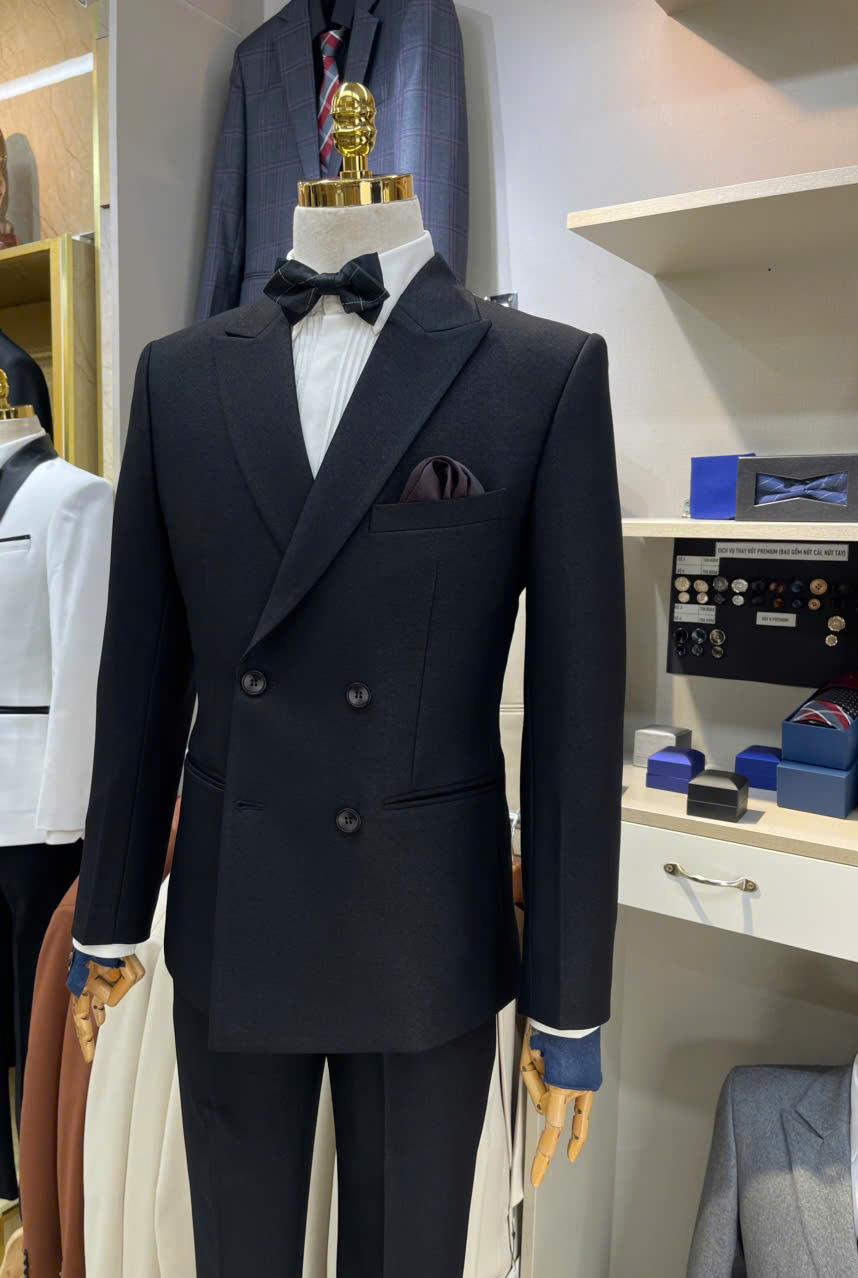Phối vest đen với cà vạt, nơ hoặc cổ mở — 3