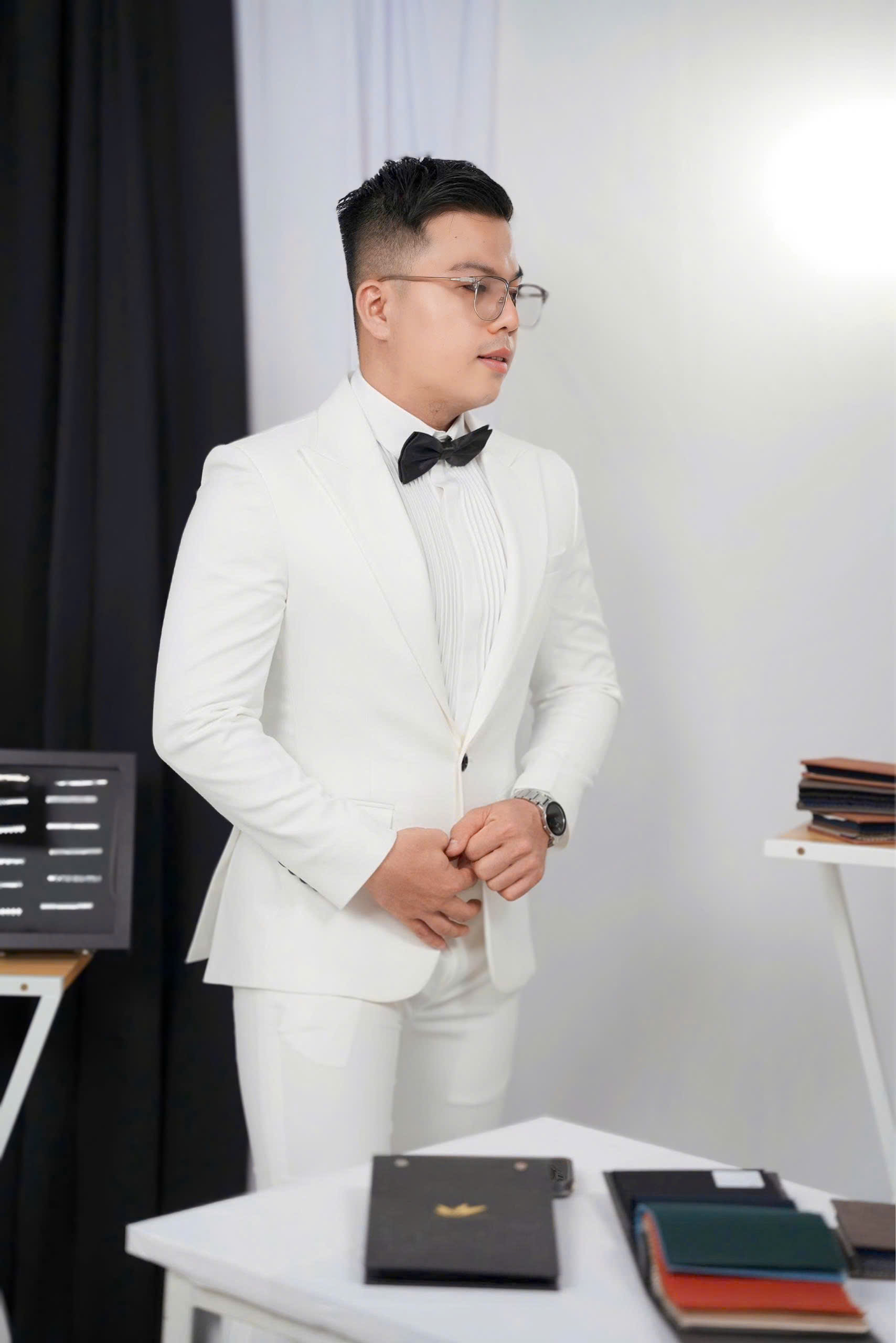 Trắng Trơn- Dòng MED 2025 Áo Vest + Quần — 3
