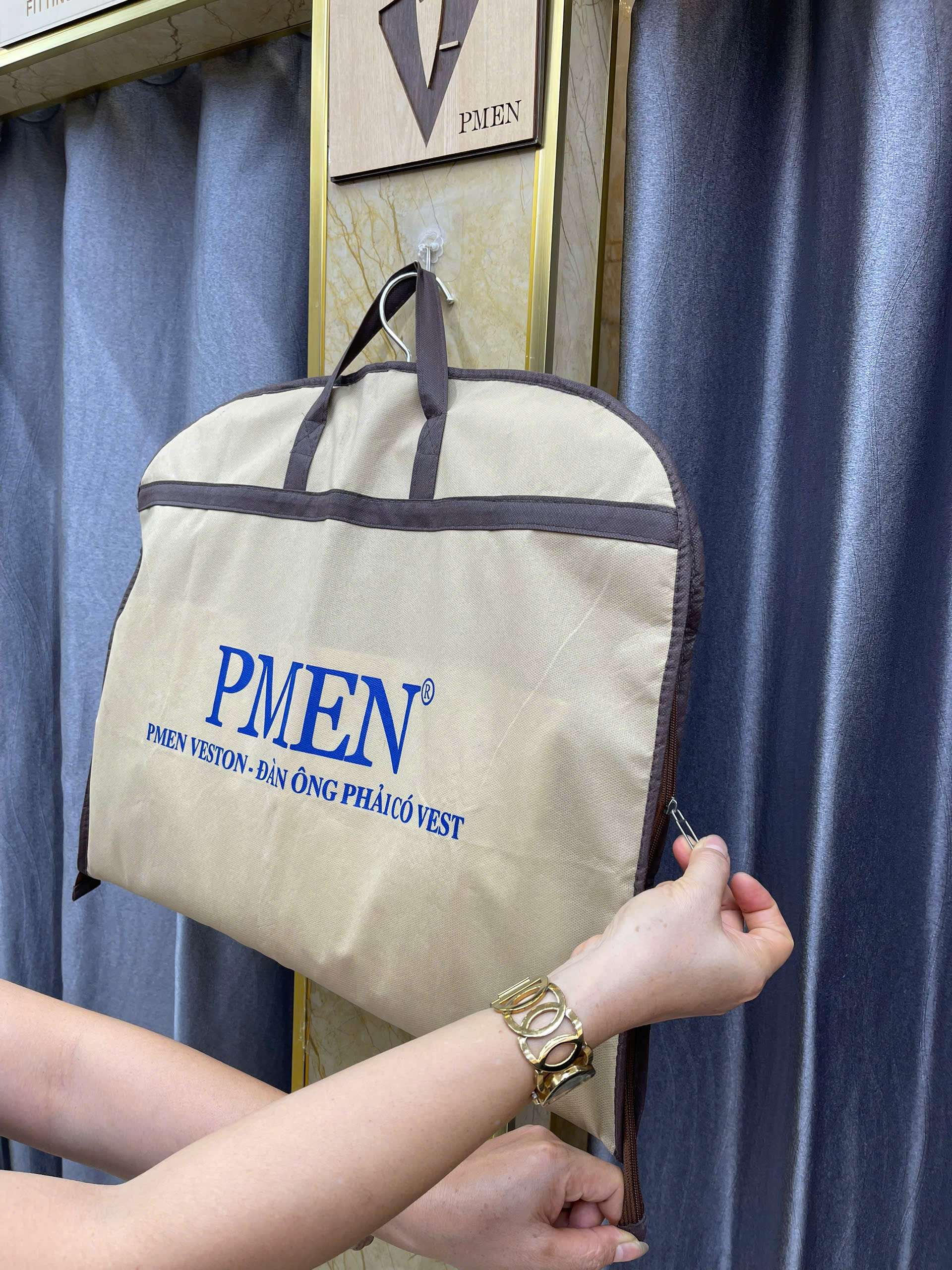 Chuẩn bị vest cưới cho lịch trình nhiều địa điểm