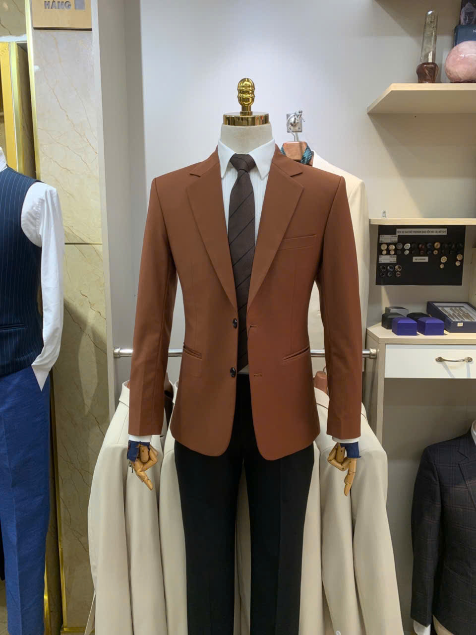 Chuẩn bị vest đi làm trong mùa mưa — 3