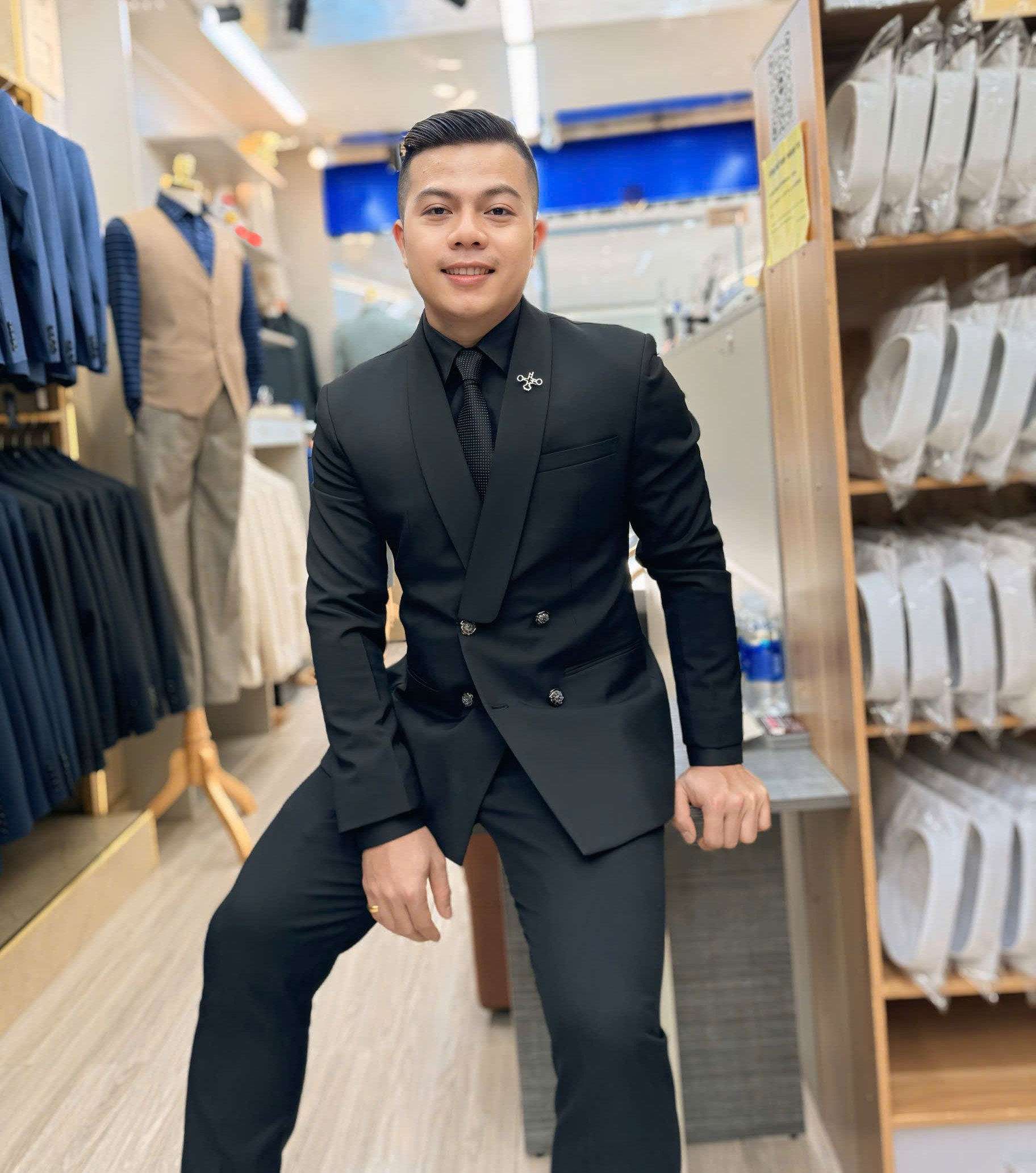 Đen - MED Áo Vest 6 Khuy + Quần + Khăn Túi + Caravat — 3