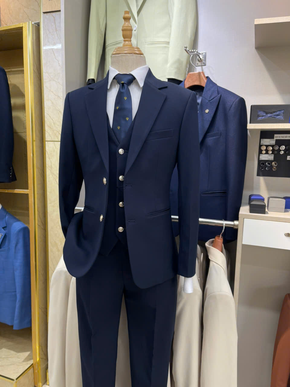 Tuxedo và suit khác nhau như thế nào? — 5