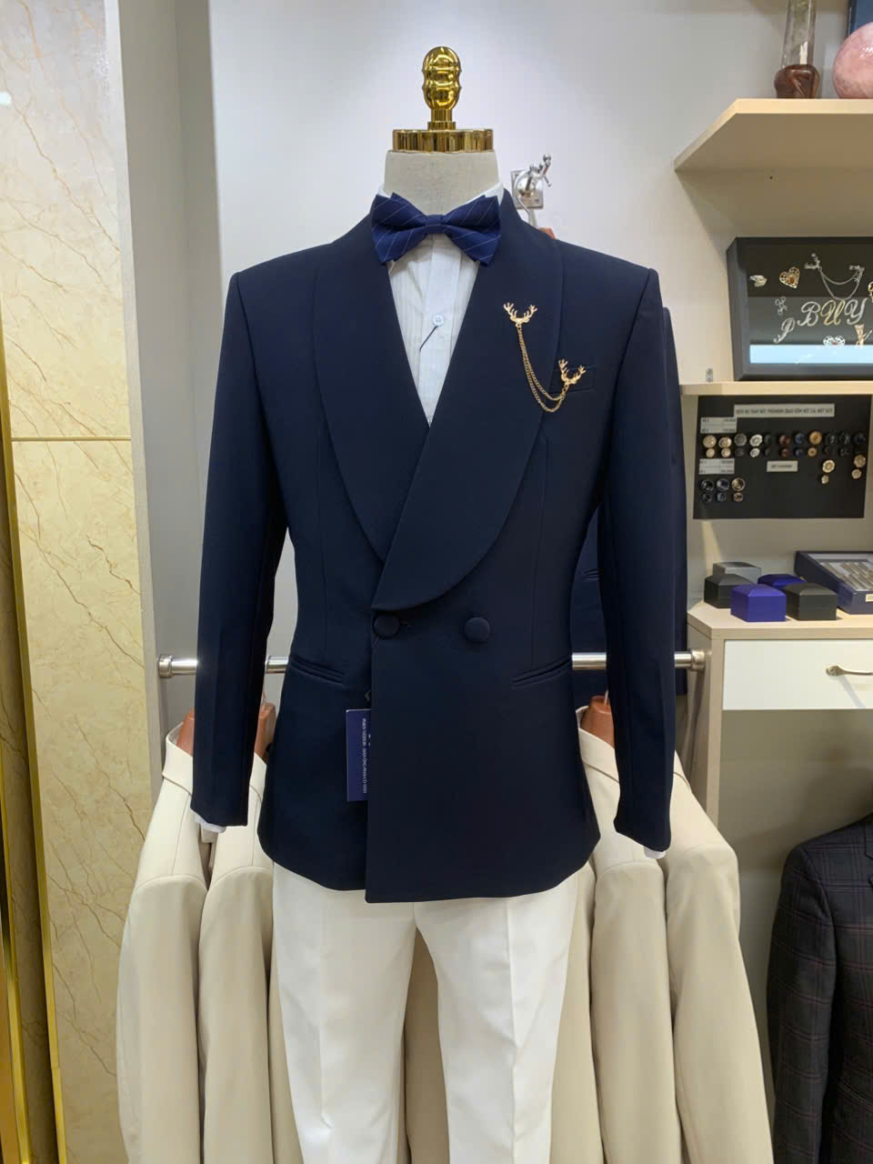 Cách chọn ghim cài ve áo cho bộ vest — 4