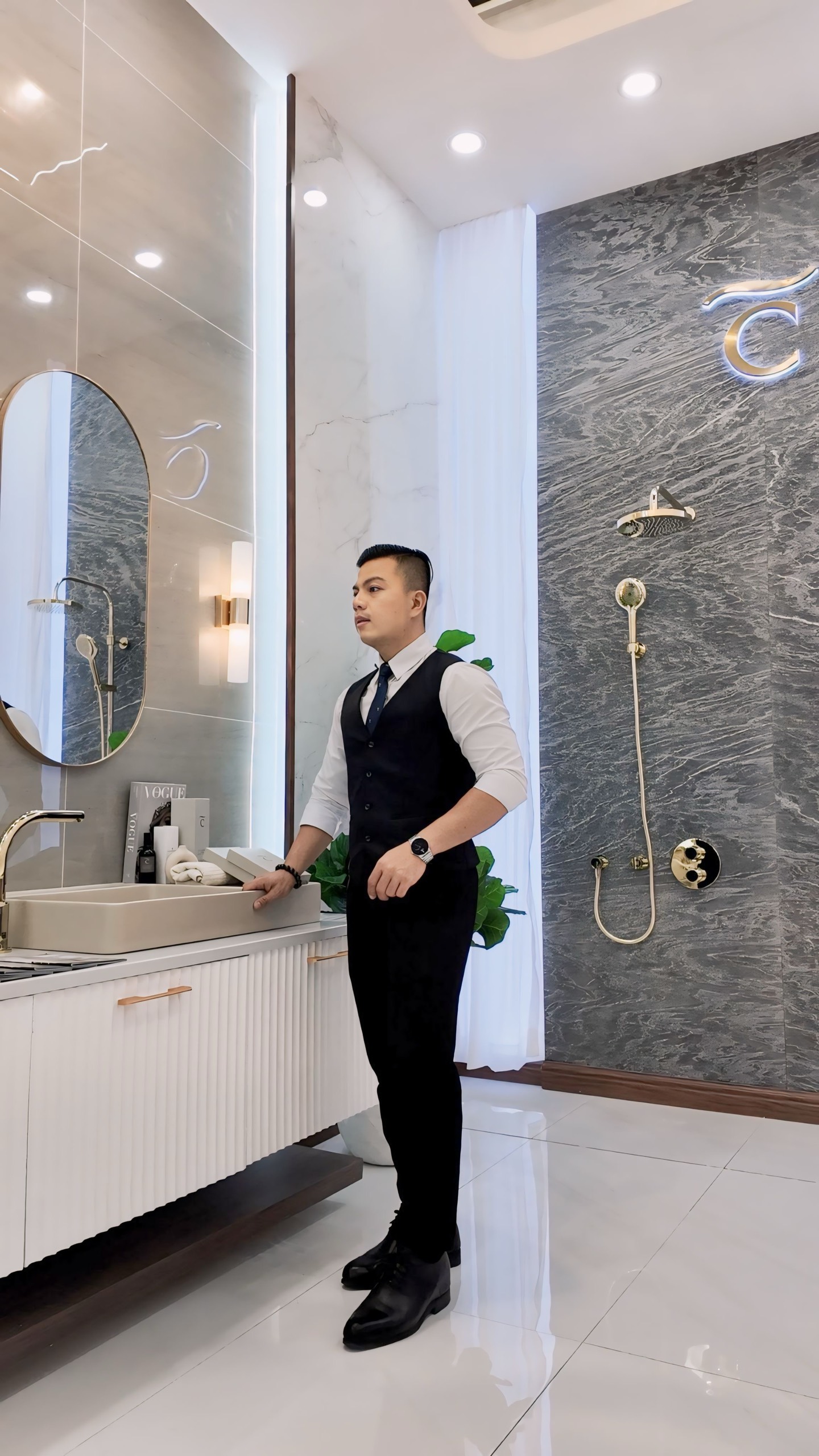 Phối ghile với sơ mi khi không mặc áo ngoài
